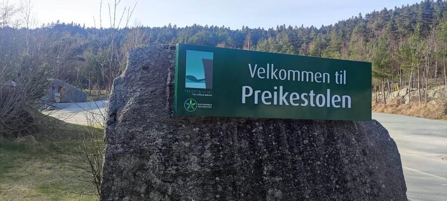 Stavanger: Preikestolen Tour with Guide and Pickup - The 604-meter view that makes the hike worthwhile