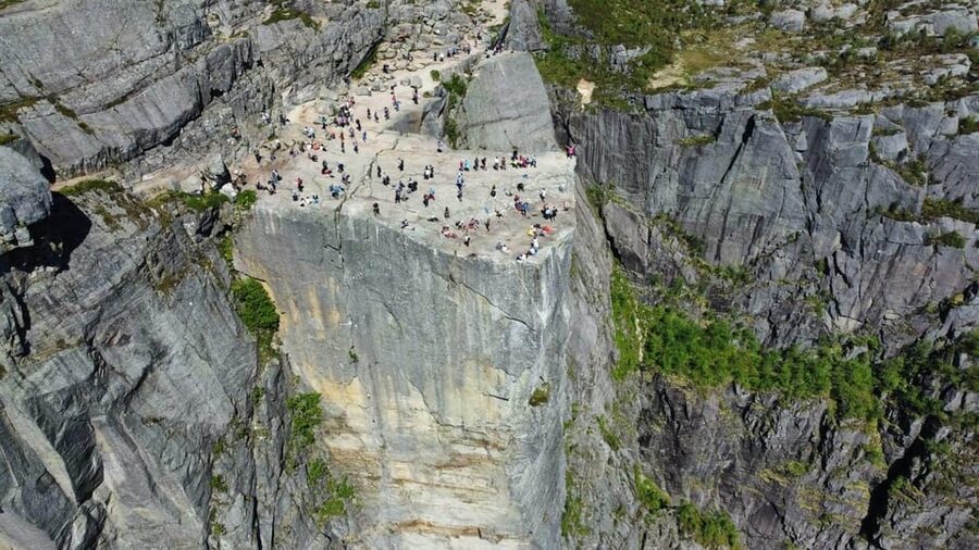 Stavanger: Preikestolen Tour with Guide and Pickup - What the 3.8-kilometer path demands