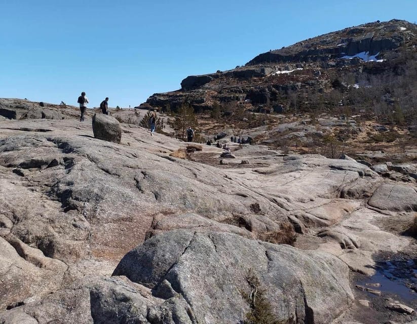 Stavanger: Preikestolen Tour with Guide and Pickup - Reaching the flat top above Lysefjord