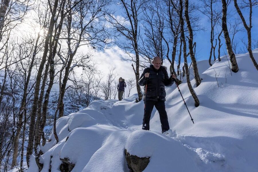 Stavanger: Preikestolen Winter Hike + Hot Lunch - Reaching the 604-meter cliff above Lysefjorden