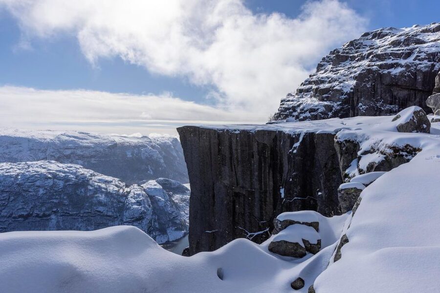 Stavanger: Preikestolen Winter Hike + Hot Lunch - The descent takes about two hours