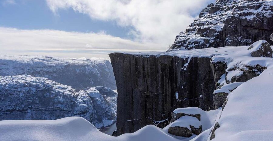 Stavanger: Preikestolen Winter Hike + Hot Lunch - Soup and local hospitality at Villa Rosehagen