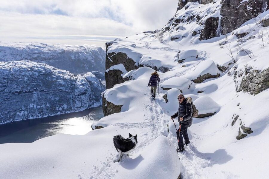 Stavanger: Preikestolen Winter Hike + Hot Lunch - Winter conditions and practical preparation