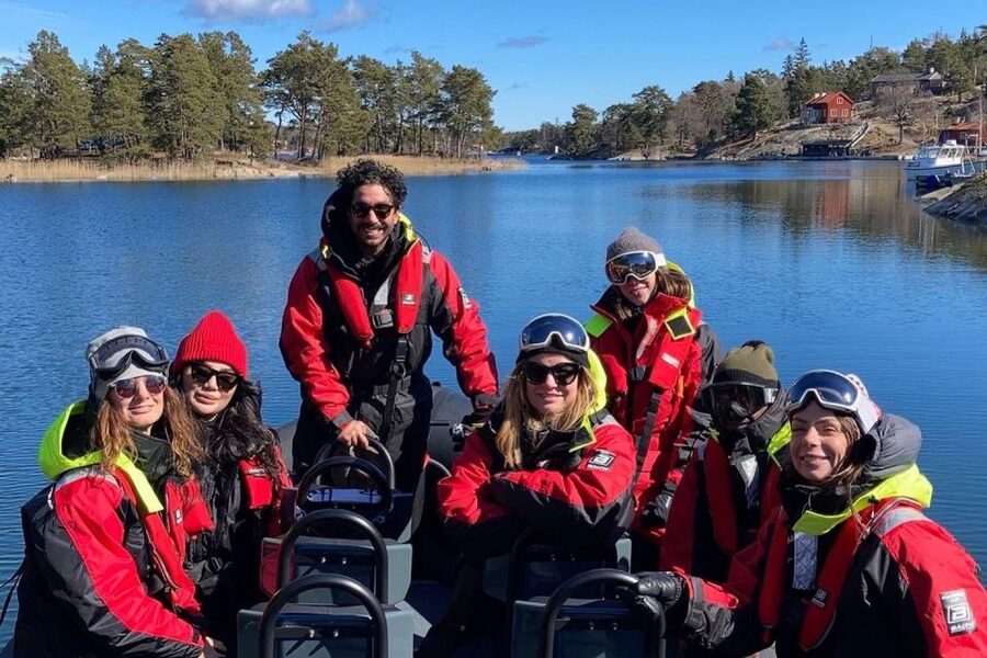Stockholm: 2-Hour RIB Speed Boat Tour of the Archipelago - Returning beneath Stockholm’s historic bridges
