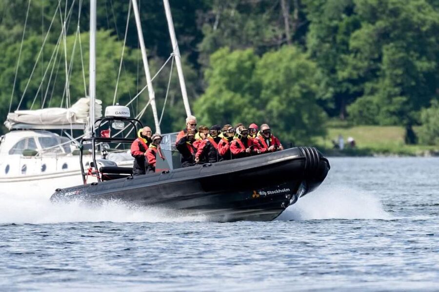 Stockholm: 2-Hour RIB Speed Boat Tour of the Archipelago - From Strandvägen to the colorful walls of Gamla Stan