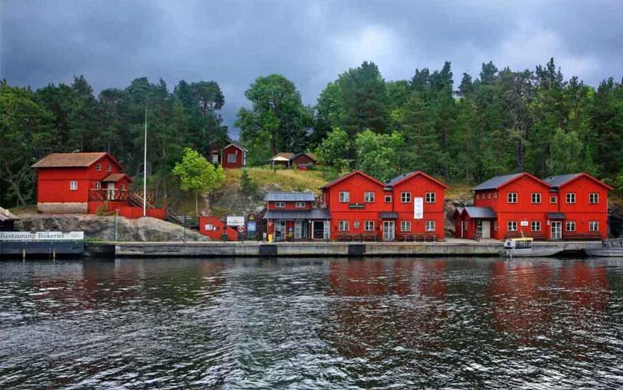 Stockholm: Archipelago Boat Tour - Indoor comfort or upper-deck views