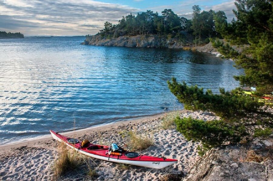 Stockholm: Full-Day Archipelago Kayaking Adventure - Lunch on a private island