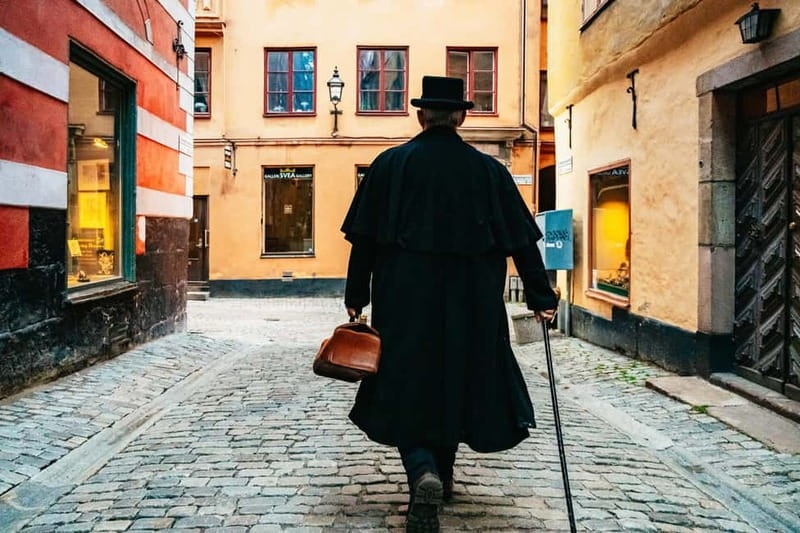 Stockholm: Ghost Walk and Historical Tour - The guide makes or breaks the evening