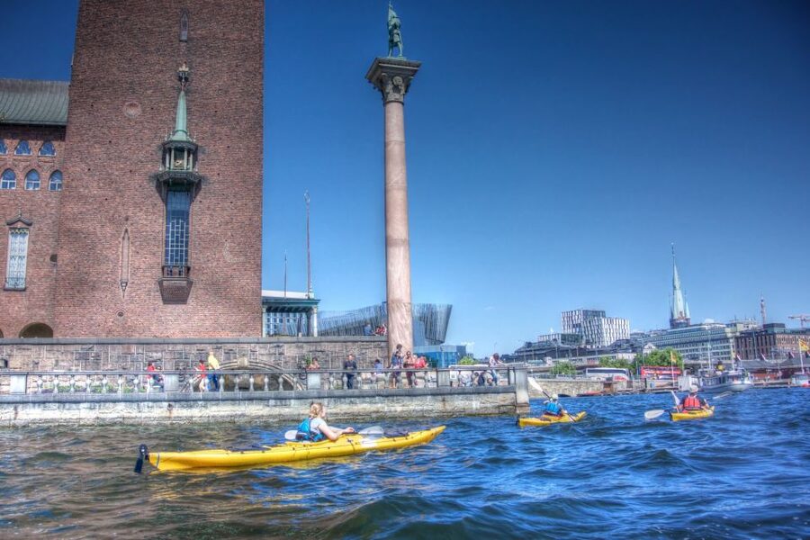 Stockholm: Guided Kayak City Tour & Optional Midsummer Meal - What to bring and what to expect