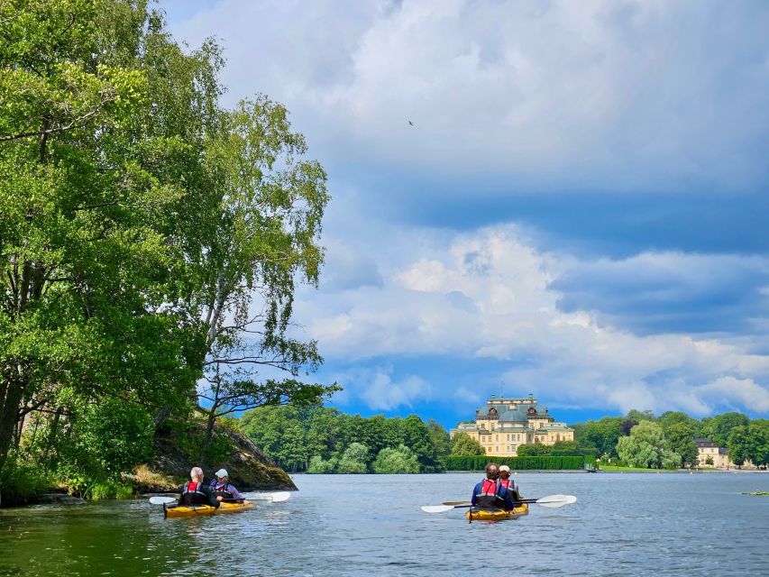 Stockholm: Guided Kayak Tour to Drottningholm Royal Palace - Island lunch with a possible campfire