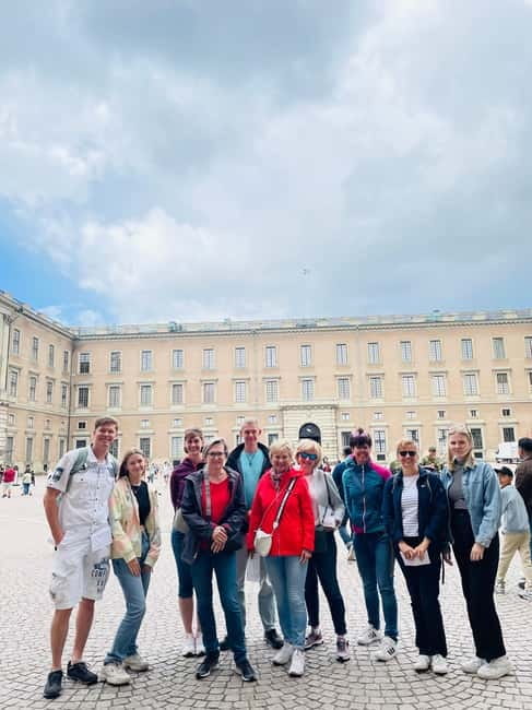 Stockholm: Old Town Guided Walking Tour (English / Deutsch) - The Royal Palace and cathedral close the main sightseeing loop