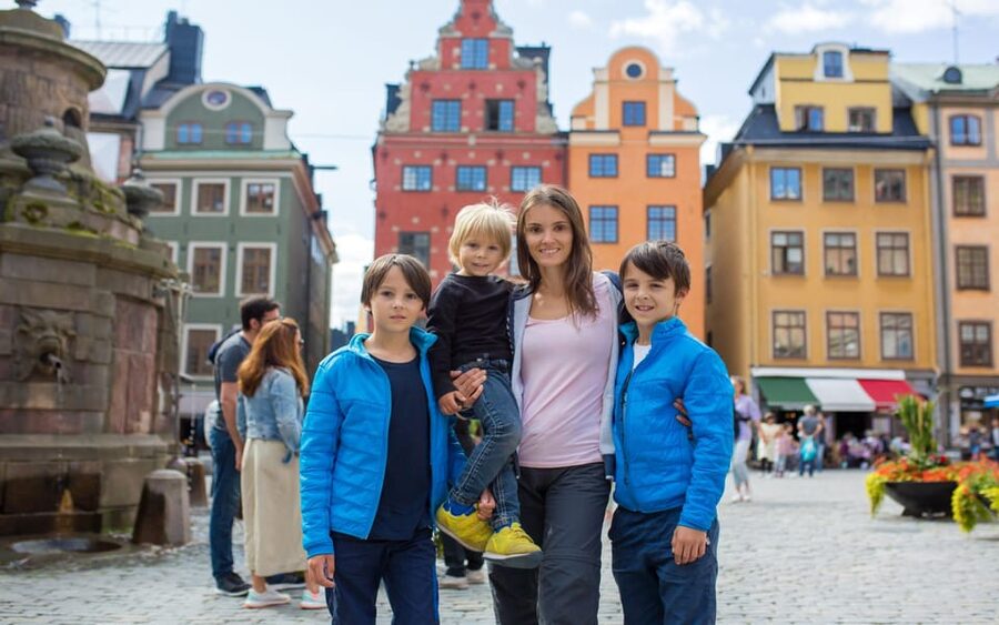 Stockholm: Old Town Highlights Private Walking Tour - Adding Kungsträdgården and Berzelii Park at three hours