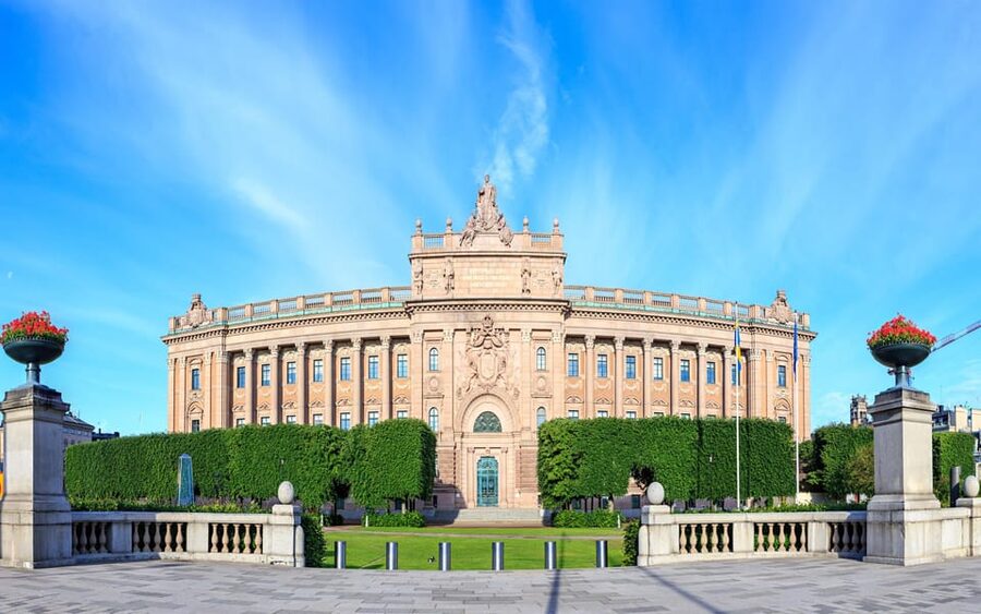 Stockholm: Old Town Highlights Private Walking Tour - What the private guide changes
