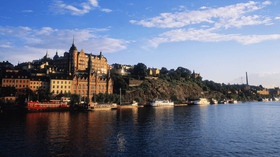 Stockholm: Old Town Walking Tour, stories and secrets - The Iron Boy and St George’s dragon
