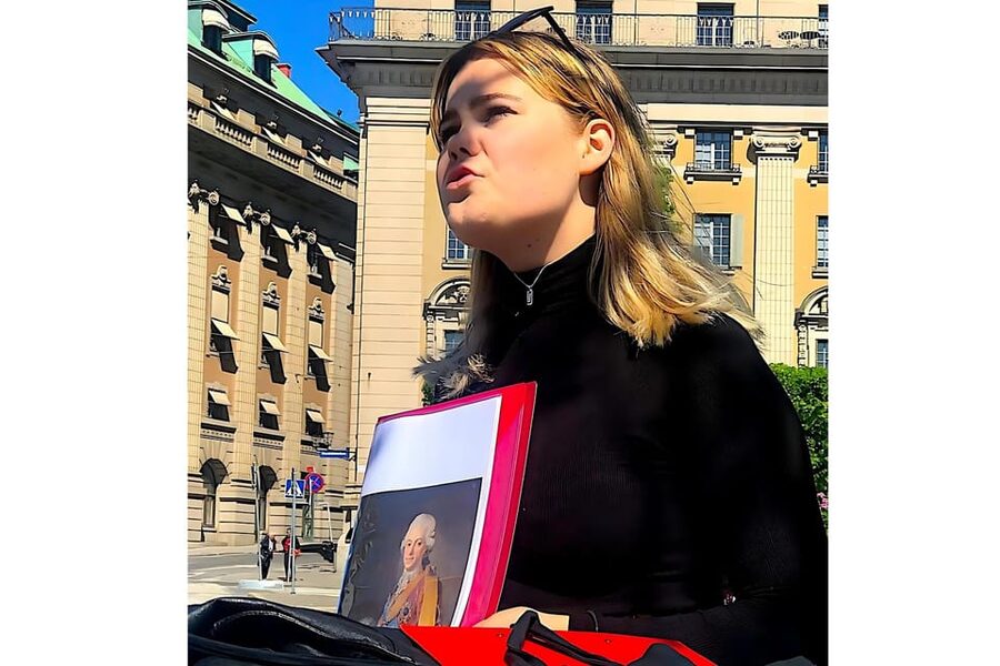 Stockholm: Old Town Walking Tour with Local Guide - The Nobel Museum and the House of Nobility