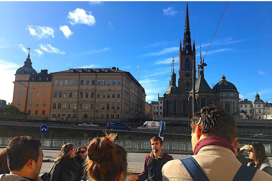 Stockholm: Old Town Walking Tour with Local Guide - How the guides shape the experience