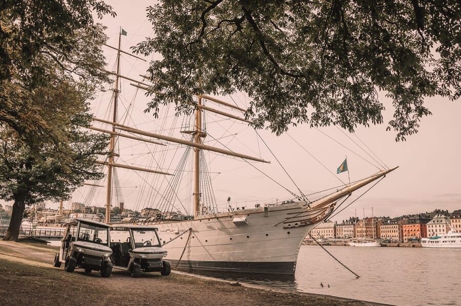 Stockholm Private Golf Cart Tours - Norrmalmstorg and the central city