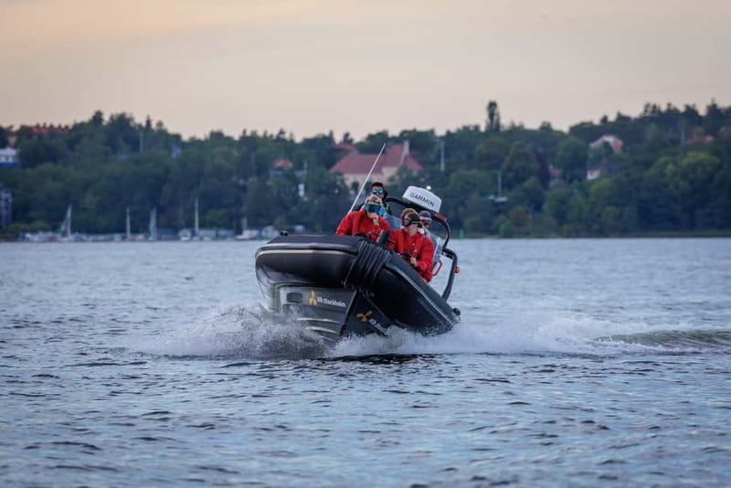 Stockholm: RIB Speed boat tour incl. island visit - Meeting the boat at Strandvägen