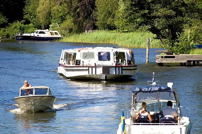 Stockholm: Royal Djurgården Boat Tour - From Strömkajen to the Royal Canal