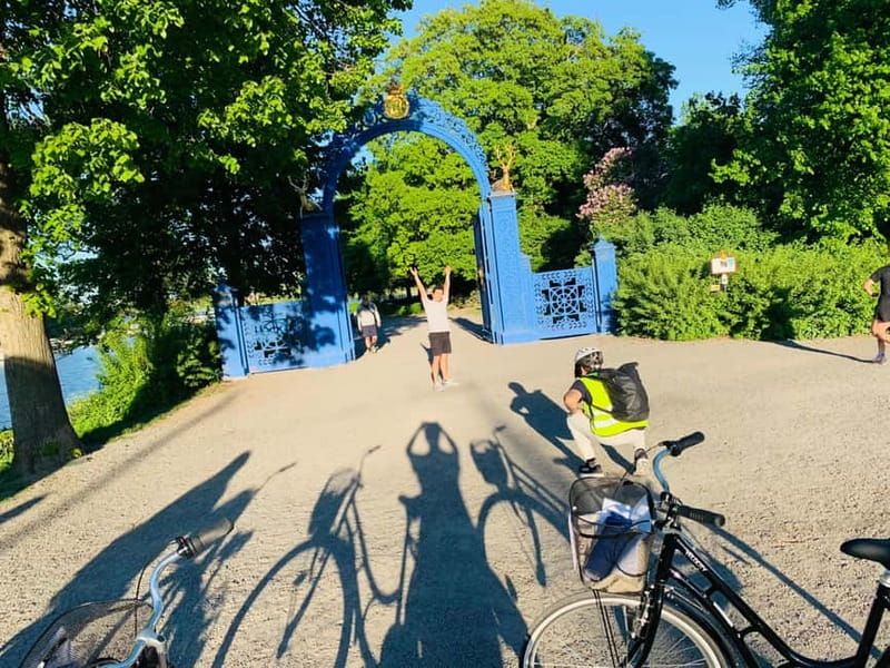 Stockholm's Best Bike Tour! (English / Deutsch) - Djurgården’s museums and park roads