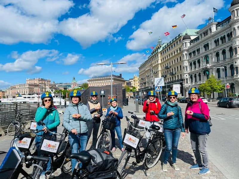Stockholm's Best Bike Tour! (English / Deutsch) - Kärleksudden, Östermalm, and Karlaplan