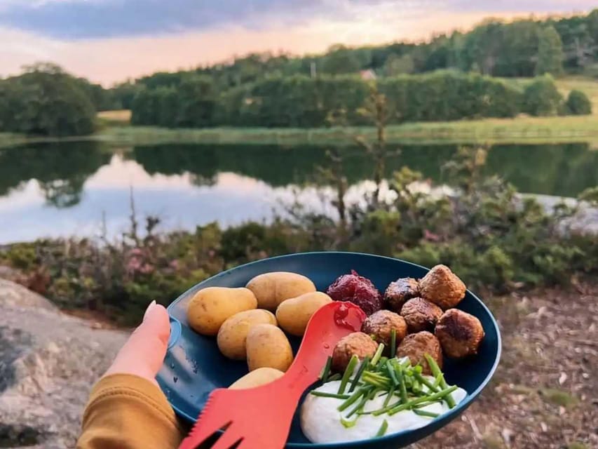 Stockholm: Sunset Hike in Tyresta National Park with Meal - Why the public transport and small group add value