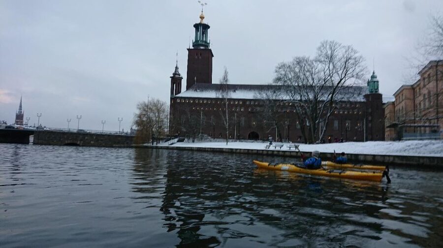 Stockholm: Winter City Kayaking Tour - Lunch, fika, and a warm drink