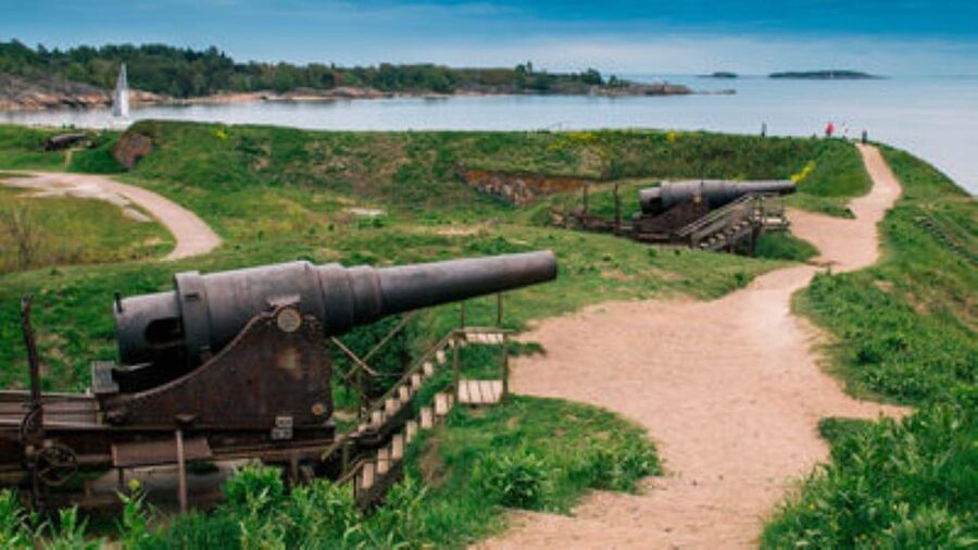 Suomenlinna: Guided Walking Tour with an Authorized Guide - Why Suomenlinna is worth a guided walk