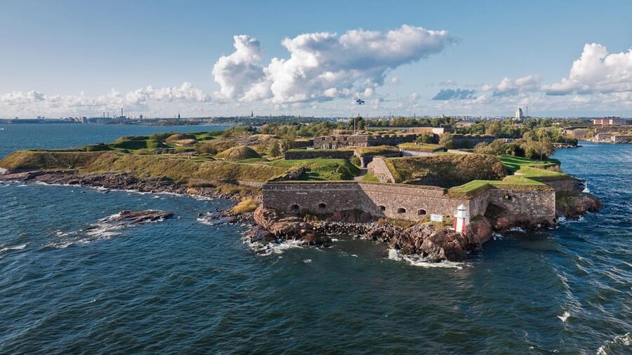 Suomenlinna: Guided Walking Tour with an Authorized Guide - How much value do you get for $17?