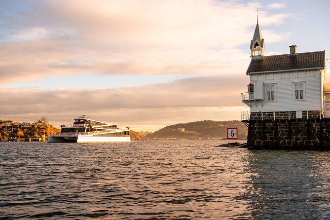 Sustainable Cruise in Oslofjord with audioguiding - Leaving Langkaia and seeing Oslo from the water