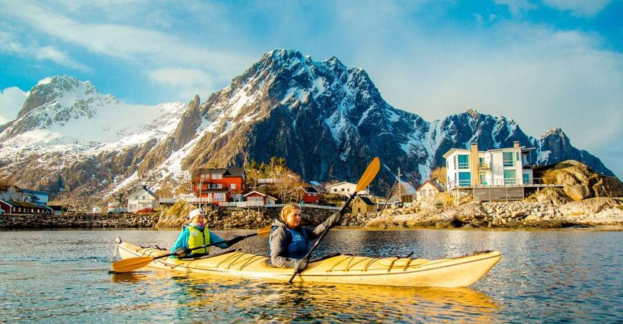 Svolvaer: 2-Hour Winter Kayaking Adventure - Local culture explained between strokes