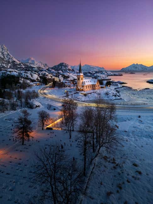 Svolvær and Henningsvær Sightseeing and History Tour - Why this five-hour route works well in Lofoten