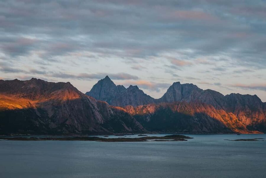 Svolvær: Lofoten Scenic Sightseeing Tour: Half day tour - Unstad, surf, cliffs, and a coastal picnic