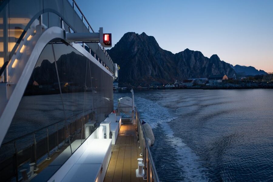 Svolvær: Northern Lights and Full Steam Cruise with Tasting - Should you book the Full Steam cruise?