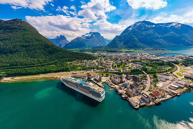 The Golden Train on Rauma Railway in Romsdalen - Who will enjoy this ride most?
