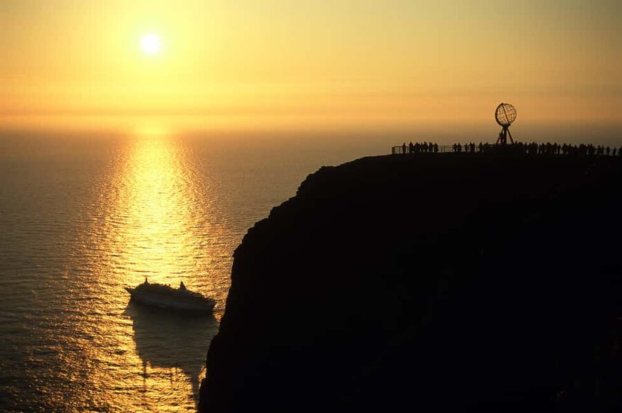 The North Cape Midnight Tour - Leaving Honningsvåg for the far north