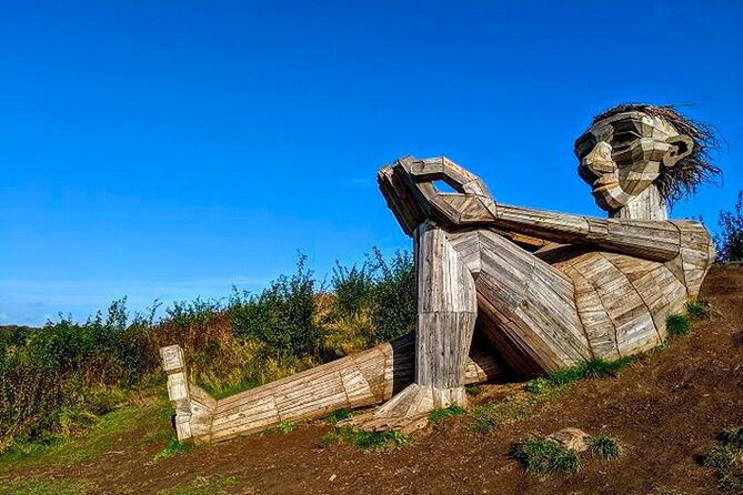 The Six Forgotten Giants Trolls Hunt with Minibus - Little Tilde beside Vallensbæk Mose