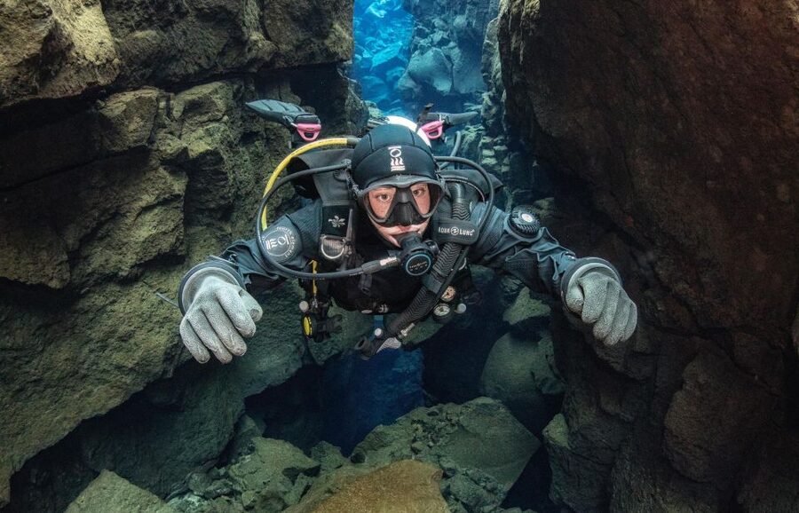 Thingvellir: Silfra Fissure Diving with Optional Pickup - Who should book this experience