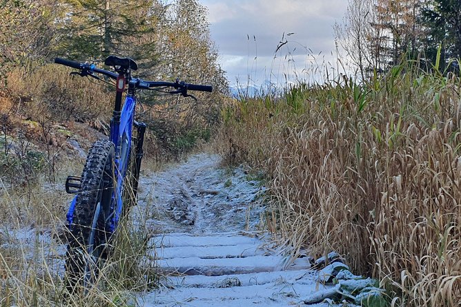 Trail challenge with electric mountainbike - Keiservarden and the view across northern Norway