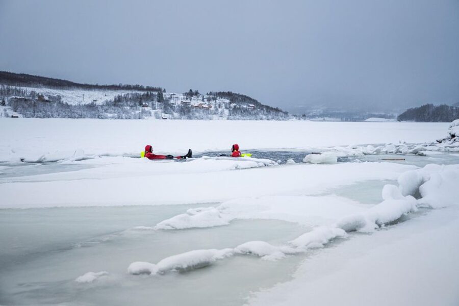 Tromsø: Arctic Floating with Snacks and Drinks - Campfire cinnamon rolls and Norwegian touches