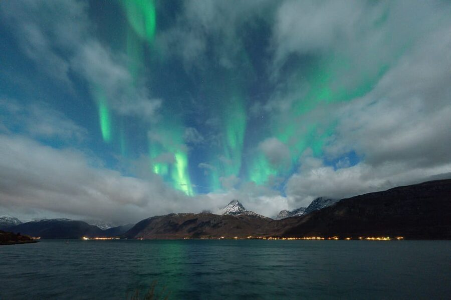 Tromsø: Aurora Borealis, Campfire, Hot Meal, Arctic Tour - Who should book this Tromsø aurora tour?