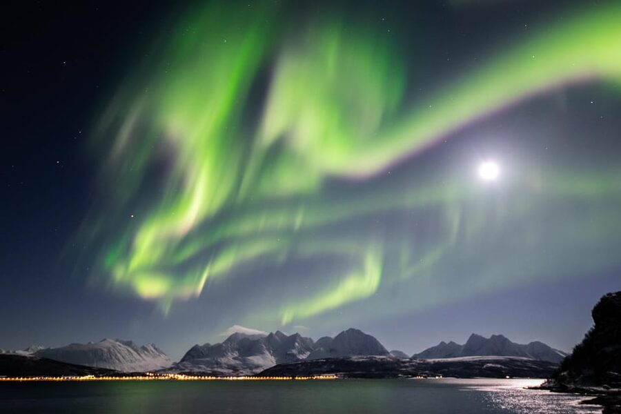 Tromsø: Aurora Borealis, Campfire, Hot Meal, Arctic Tour - The minibus ride and the changing route