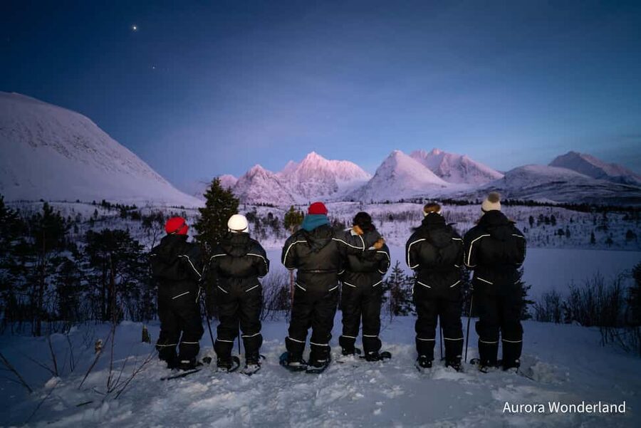 Tromsø: Aurora Crystal Lavvo Overnight Stay with Activities - Lunch, winter gear, and the 2 kilometer outing