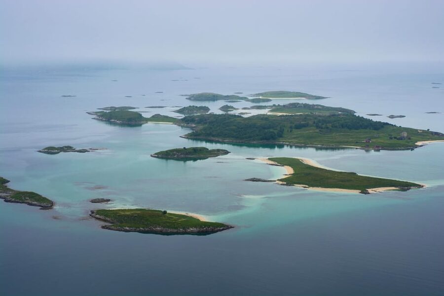 Tromsø: Fjords and Sommarøy Islands Tour with Salmon Picnic - Who will enjoy this half-day outing?