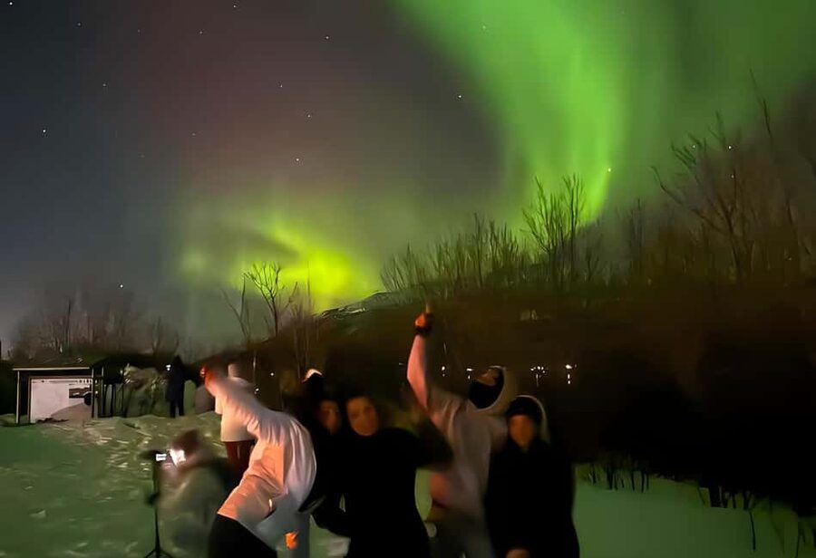 Tromsø: Northern Lights Adventure by Bus or Minibus - Guide Style and Language Choice