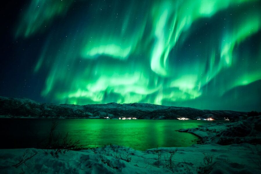 Tromsø: Northern Lights Chase Minibus Tour - What happens when the lights appear