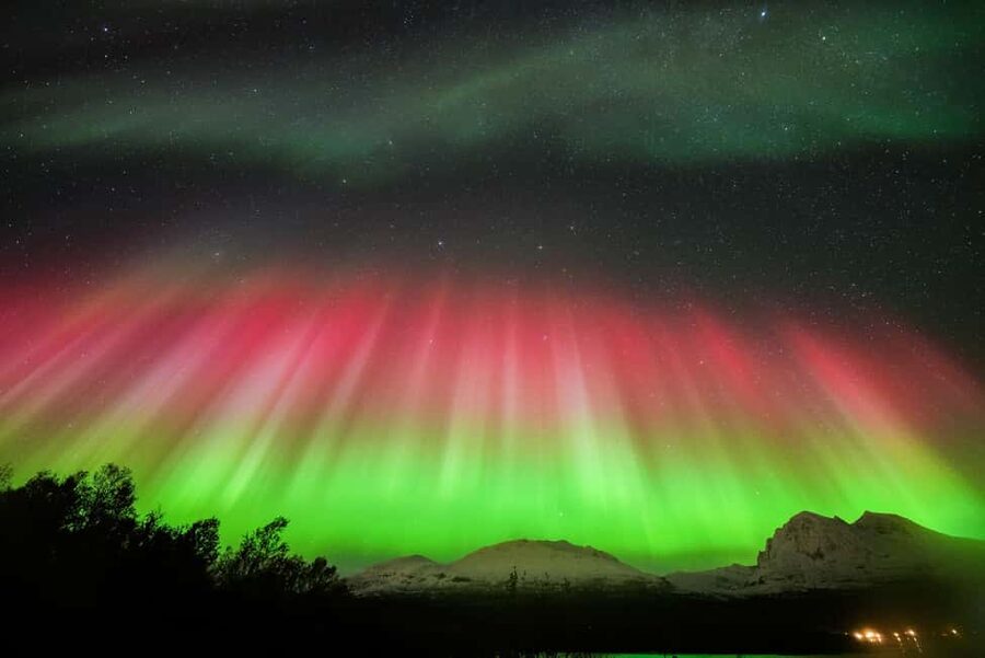 Tromsø: Northern Lights Chase with Free Photos - The guides are a major part of the experience
