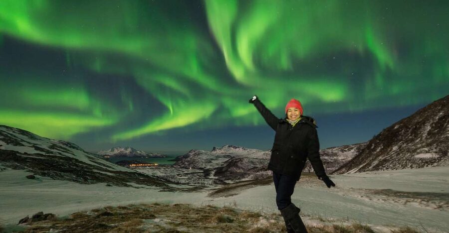 Tromso: Northern Lights Photography Tour by Bus (or miniBus) - April and August need extra caution