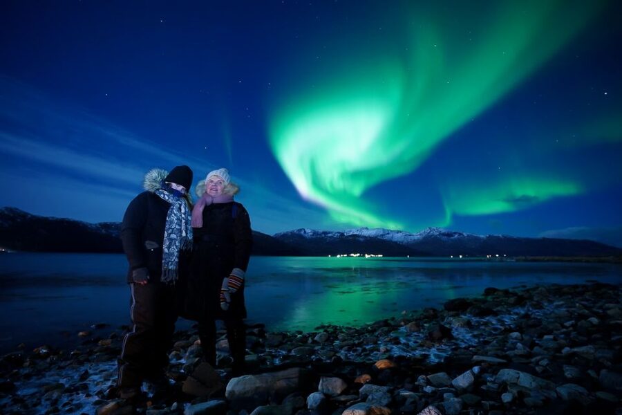 Tromsø: Northern Lights Tour with Free Professional Portrait - What the photography service really gives you