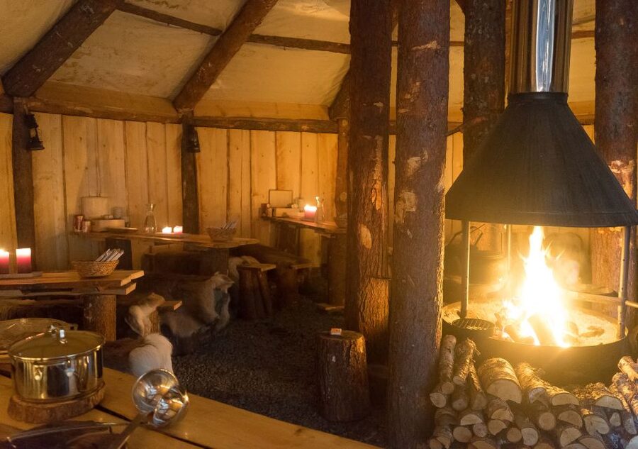 Tromsø: Reindeer Camp Dinner with Chance of Northern Lights - What to bring and how to plan the evening